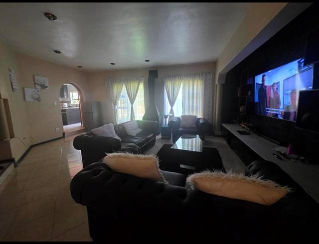 5 BEDROOM HOUSE FOR SALE IN SUNWARD PARK